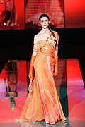 elie-saab-paris-haute-couture-s-s-2005-114