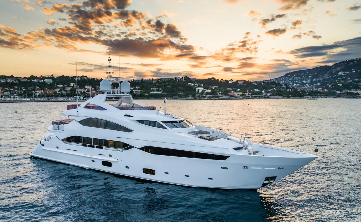 Luxury Yacht Upholstery That Elevates Comfort and Stylish Yacht Living in America